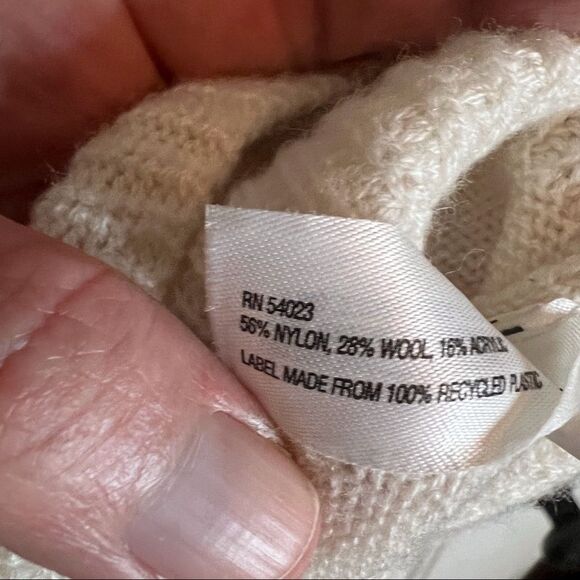 Gap Wool Color Block Sweater, Size Medium.  Great for in between seasons. - Picture 4 of 5